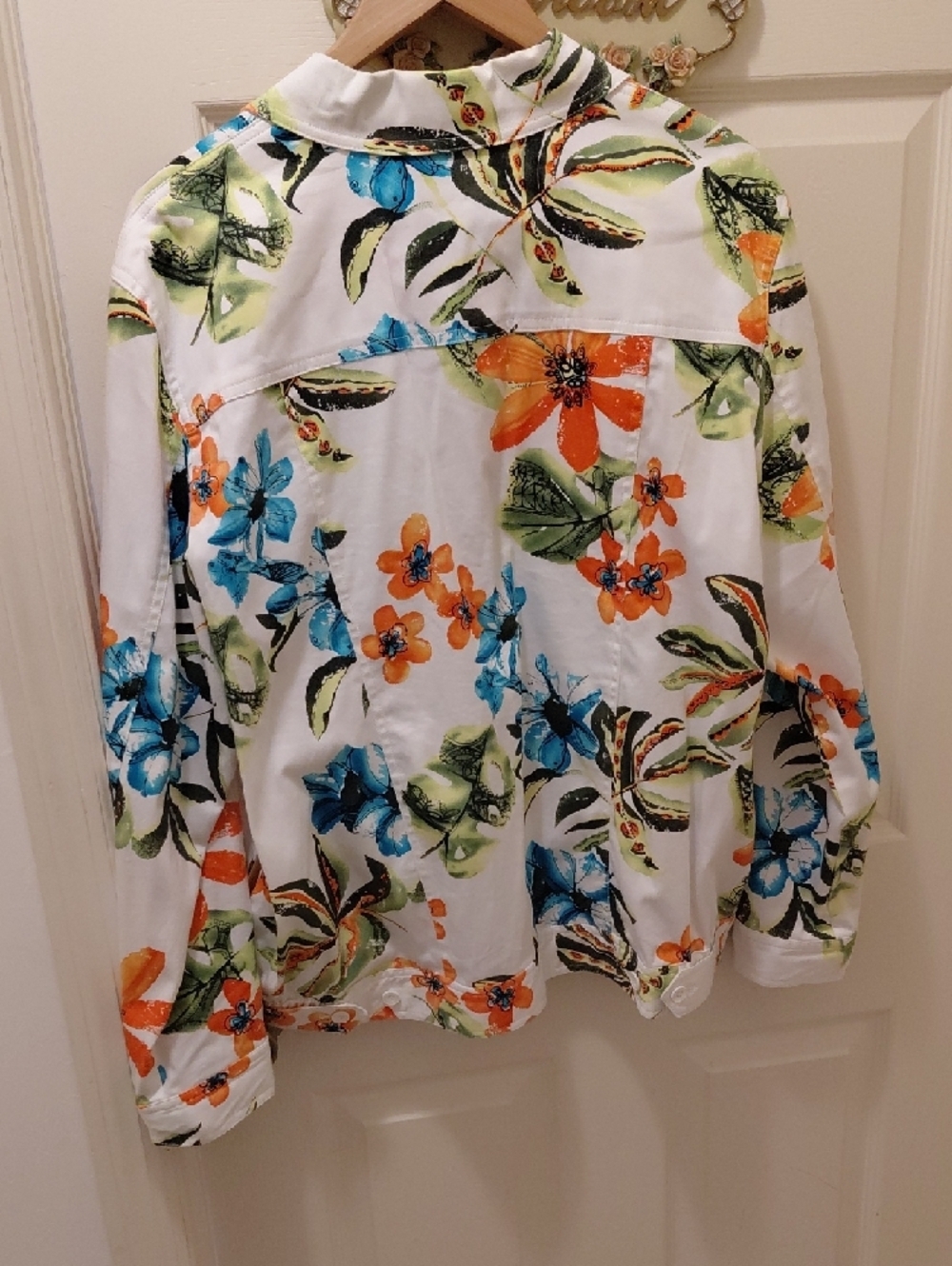 Alfred Dunner White Shirt Jacket with Orange & Blue Floral Print - Picture 5 of 5